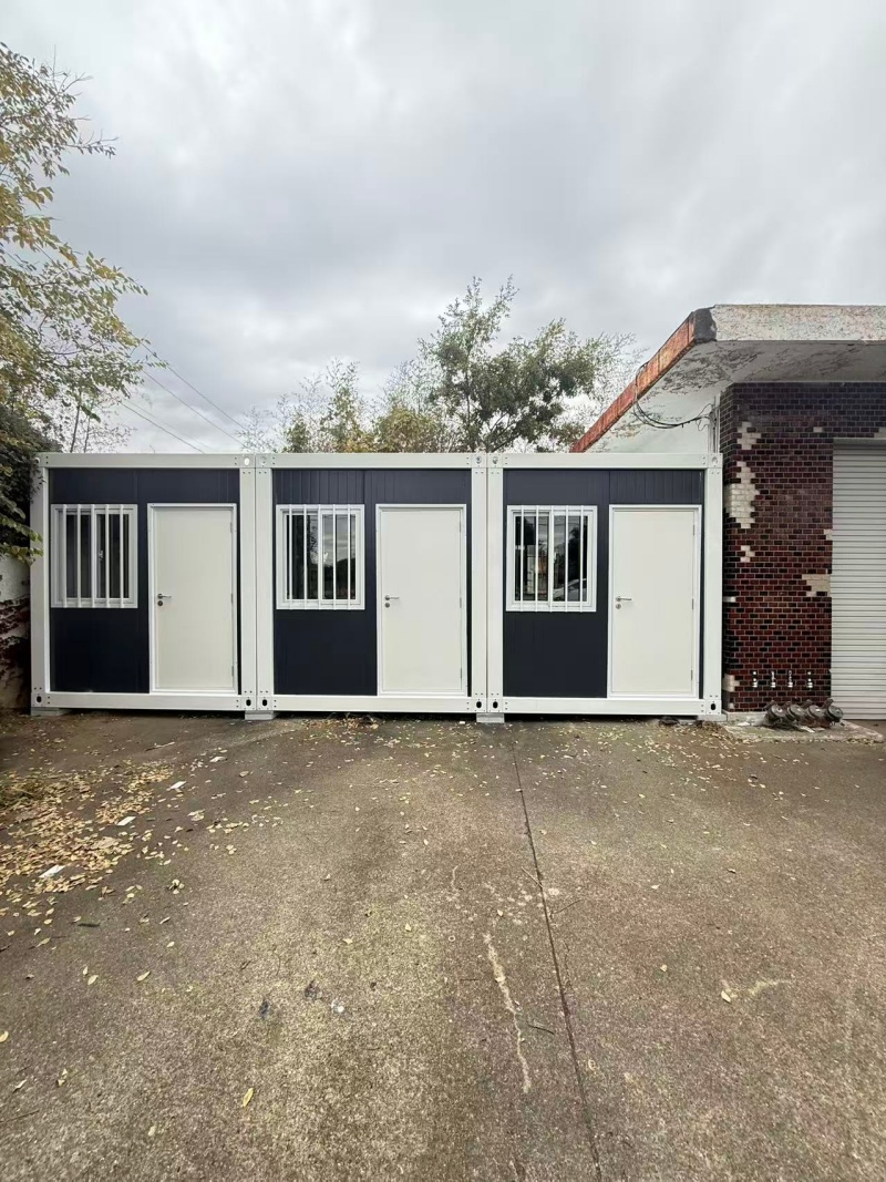 2.5m×4m×高さ2.8m のものを3